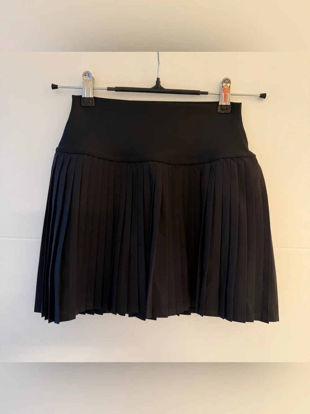 ALO Yoga Black Pleated Performance Mini Skirt